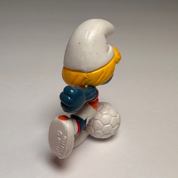 Vintage Soccer Smurfette Schleich 1989 Hong Kong Football Smurf PVC Figure - Picture 3 of 10
